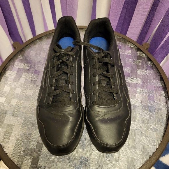 Black Reebok Classics - Picture 4 of 7